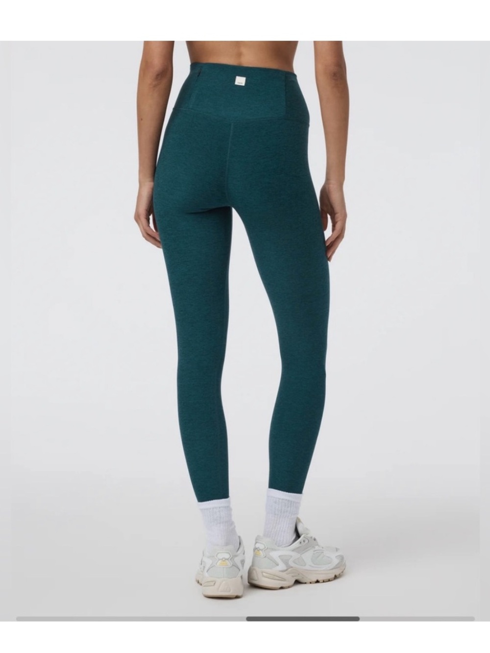 Vuori Clean Elevation Leggings in Moss Green